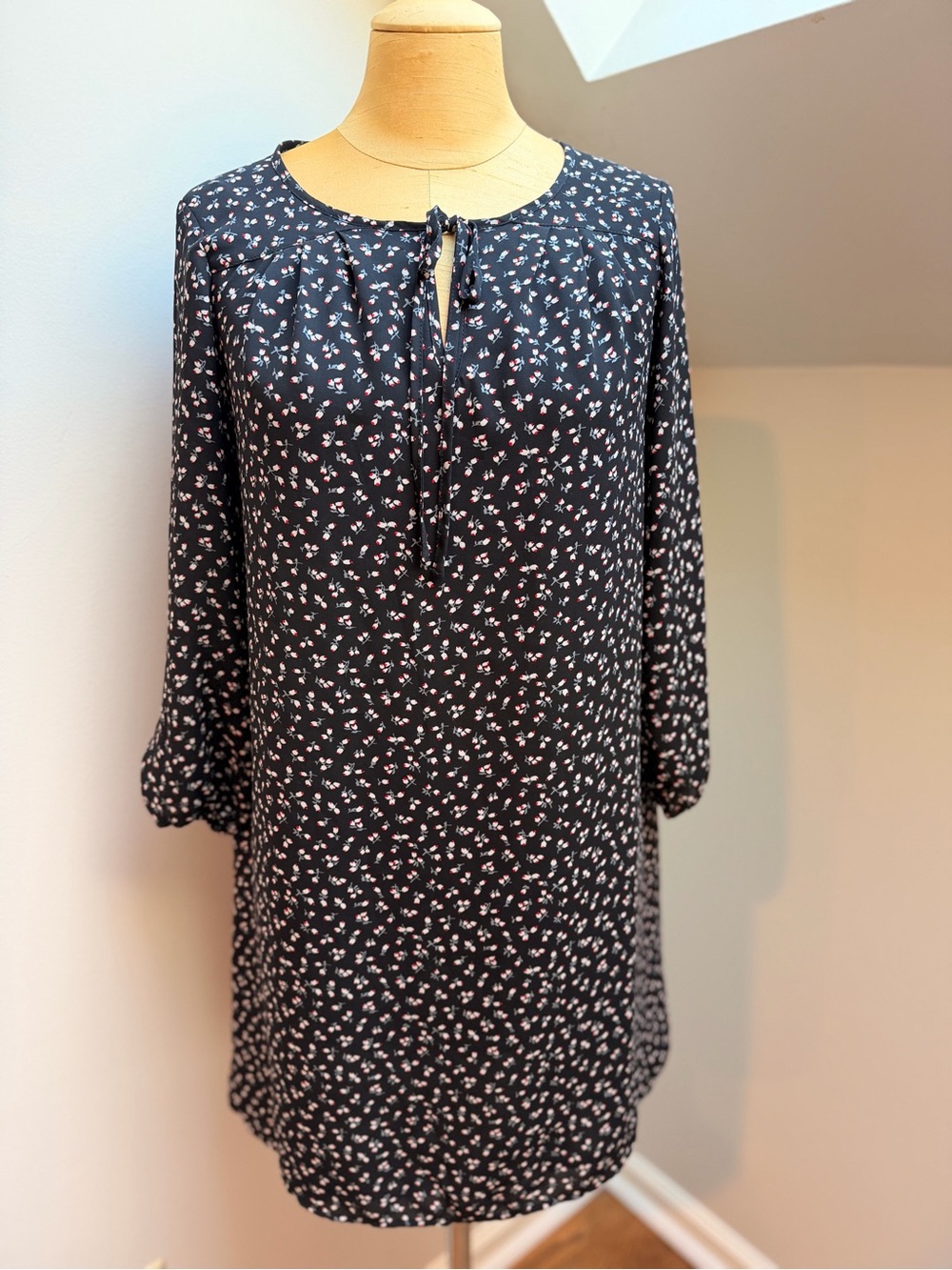 Fleur Bleue Women's Black Floral Long-Sleeve Shift Dress